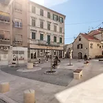 Luxury Studio Apartments Insula